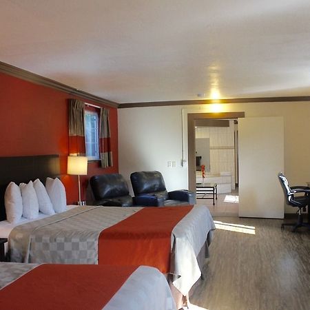 Red Roof Inn & Suites Monterey Exteriör bild