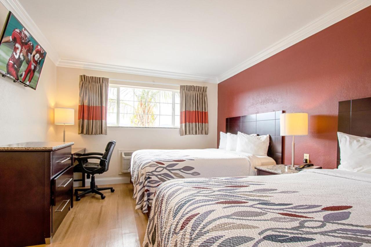 Red Roof Inn & Suites Monterey Exteriör bild