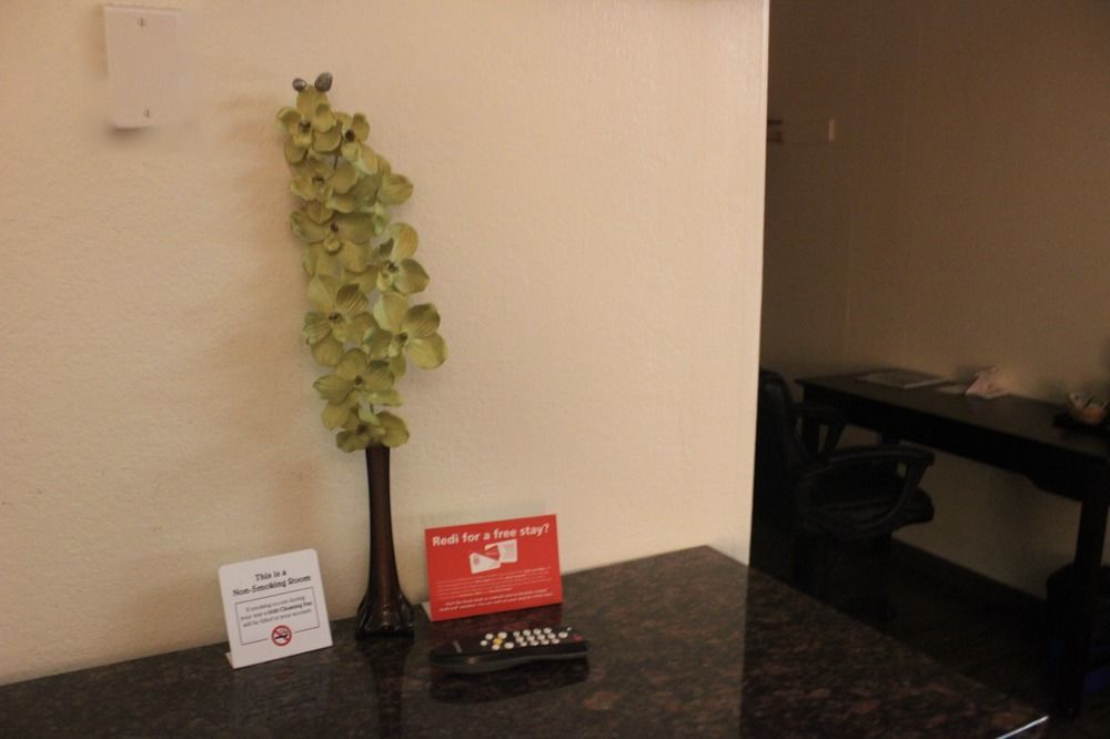 Red Roof Inn & Suites Monterey Exteriör bild